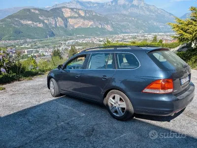 Usata VW Golf VI 105 CV (77 kW) 2010 Blu Utilitaria