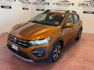 Usata Dacia Sandero Comfort 100 CV (73 kW) 2022 Arancione Berlina