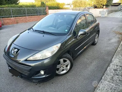 Usata Peugeot 207 88 CV (64 kW) 2010 Grigio Utilitaria
