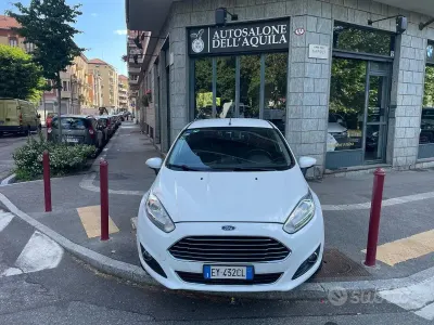 Gebraucht Ford Fiesta Titanium 97 PS (71 kW) 2015 Weiß Kleinwagen