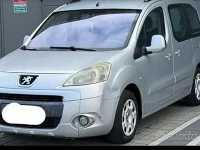 Begagnad Peugeot Partner Tepee 110 HK (80 kW) 2010 Grå Minibuss