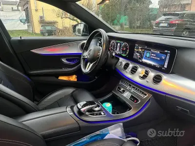 Usata Mercedes E300 245 CV (180 kW) 2019 Blu Station wagon