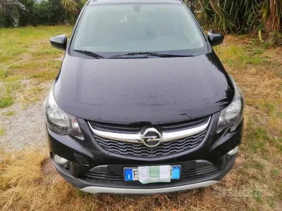 Usata Opel Karl Rocks 75 CV (55 kW) 2020 Nero Utilitaria