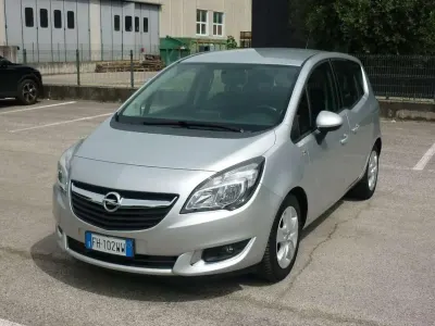 Usata Opel Meriva 101 CV (74 kW) 2017 Argento Monovolume
