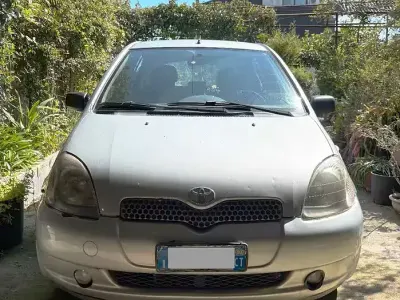 Usata Toyota Yaris Luna 86 CV (63 kW) 2000 Utilitaria