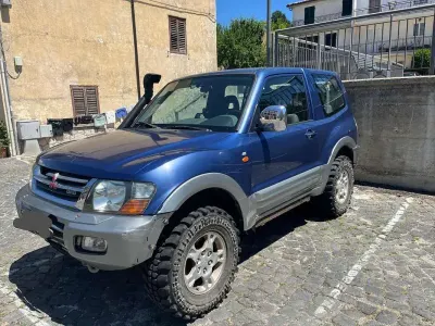 Usata Mitsubishi Pajero 160 CV (117 kW) 2001 Blu/azzurro SUV
