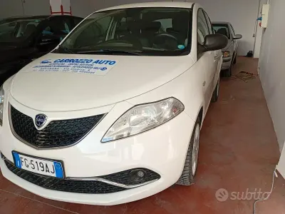 Usata Lancia Ypsilon Gold 69 CV (50 kW) 2016 Bianco Utilitaria