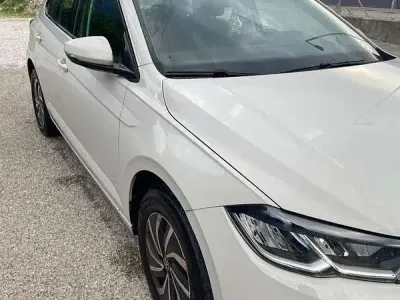 Usata VW Polo Life 95 CV (69 kW) 2023 Beige Utilitaria