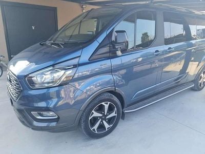 Usata Ford Tourneo Active 185 CV (136 kW) 2021 Blu/azzurro Monovolume