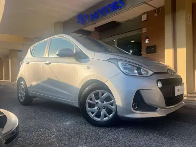 Usata Hyundai i10 Comfort 67 CV (49 kW) 2018 Argento Utilitaria