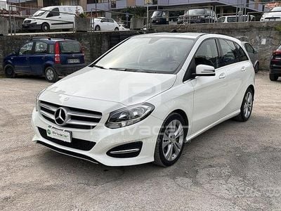 Usata Mercedes B200 136 CV (100 kW) 2015 Bianco Monovolume