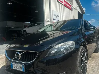 Occasion Volvo V40 120 ch (88 kW) 2016 Noir Berline