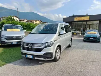 Usata VW Caravelle 150 CV (110 kW) 2023 Grigio Furgone