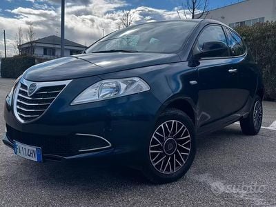 Usata Lancia Ypsilon Gold 80 CV (58 kW) 2016 Blu Utilitaria