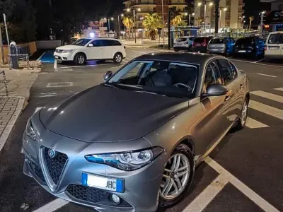 Usata Alfa Romeo Giulia 150 CV (110 kW) 2018 Grigio Berlina