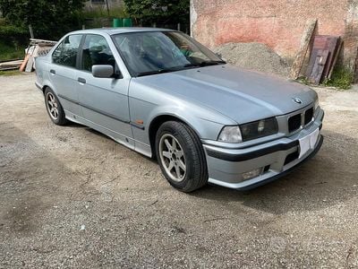 Usata BMW 325 143 CV (105 kW) 1997 Grigio Berlina