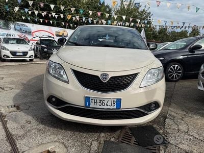 Usata Lancia Ypsilon 69 CV (50 kW) 2017 Beige Utilitaria