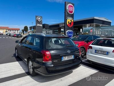 Second-hand Toyota Avensis 116 CP (85 kW) 2004 Negru Break