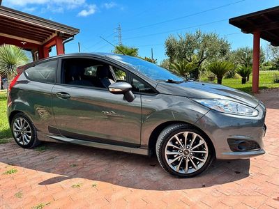 Usata Ford Fiesta 60 CV (44 kW) 2017 Grigio Utilitaria