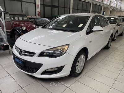 Usata Opel Astra Cosmo 101 CV (74 kW) 2015 Bianco Utilitaria