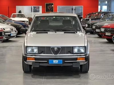 Usata Alfa Romeo Alfetta 131 CV (96 kW) 1983 Grigio Berlina