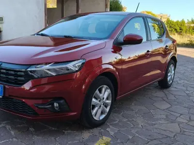 Usata Dacia Sandero Comfort 101 CV (74 kW) 2022 Rosso Berlina