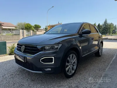 Usata VW T-Roc 150 CV (110 kW) 2017 Grigio SUV