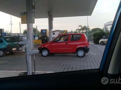 Usata Fiat Seicento Young 39 CV (28 kW) 1999 Rosso Utilitaria