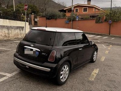 Begagnad Mini Cooper 75 HK (55 kW) 2004 Svart Halvkombi