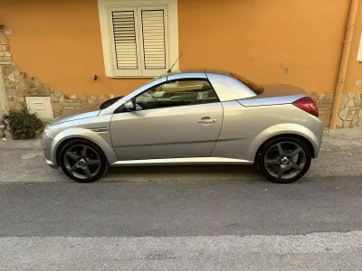 Usata Opel Tigra 69 CV (50 kW) 2005 Grigio Cabrio