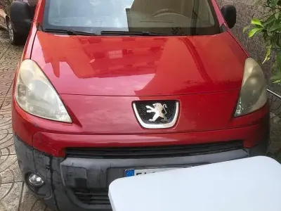 Usata Peugeot Partner 90 CV (66 kW) 2010 Rosso Monovolume