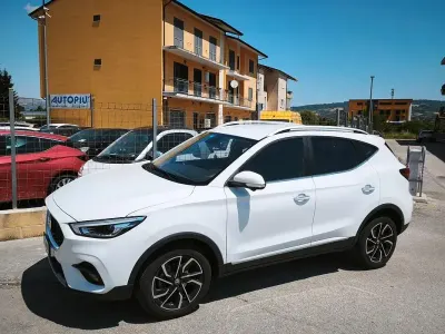 Usata MG ZS Luxury 111 CV (81 kW) 2023 Bianco SUV