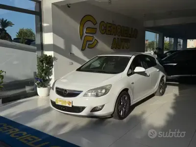 Usata Opel Astra Cosmo 101 CV (74 kW) 2011 Bianco Berlina