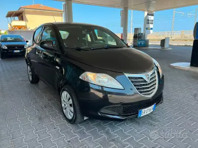 Usata Lancia Ypsilon 80 CV (58 kW) 2013 Nero Utilitaria