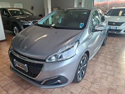 Usata Peugeot 208 Allure 83 CV (61 kW) 2018 Grigio Utilitaria