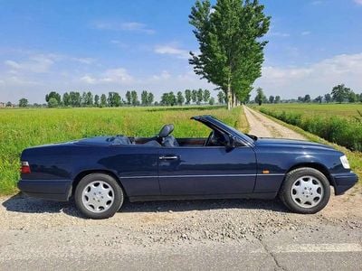 Usata Mercedes E200 136 CV (100 kW) 1995 Cabrio