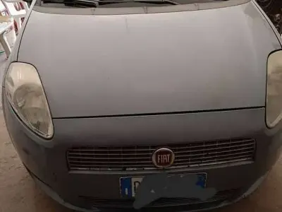 Usata Fiat Grande Punto Dynamic 77 CV (56 kW) 2009 Blu/azzurro Utilitaria