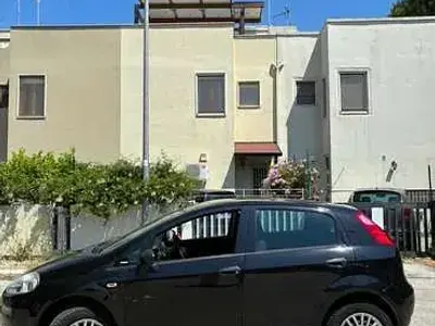 Usata Fiat Punto Young 69 CV (50 kW) 2018 Nero Utilitaria