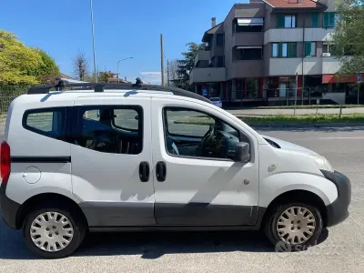 Begagnad Peugeot Bipper 73 HK (53 kW) 2013 Vit Minibuss