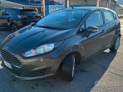 Usata Ford Fiesta Business Edition 75 CV (55 kW) 2017 Grigio Berlina
