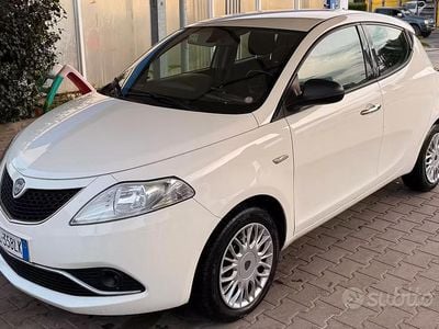 Usata Lancia Ypsilon 69 CV (50 kW) 2018 Bianco Utilitaria