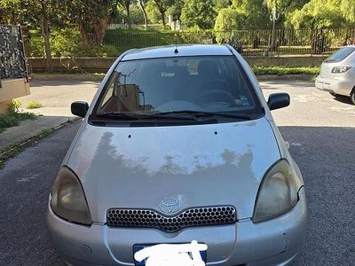 Usata Toyota Yaris 2002 Grigio Berlina