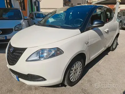 Usata Lancia Ypsilon Gold 69 CV (50 kW) 2015 Bianco Utilitaria