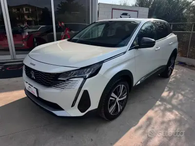 Usata Peugeot 3008 Allure 131 CV (96 kW) 2022 Bianco SUV