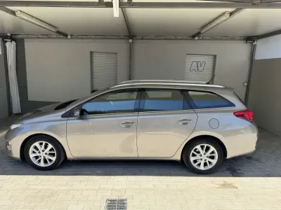 Usata Toyota Auris Active 90 CV (66 kW) 2014 Bronzo Station wagon