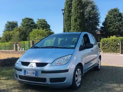 Usata Mitsubishi Colt Invite 95 CV (69 kW) 2004 Grigio Utilitaria