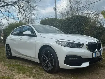 Usata BMW 116 Sport Line 116 CV (85 kW) 2020 Bianco Utilitaria