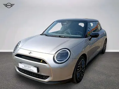 Usata Mini Cooper SE Favoured 160 kW (218 CV) 2025 Grigio Utilitaria