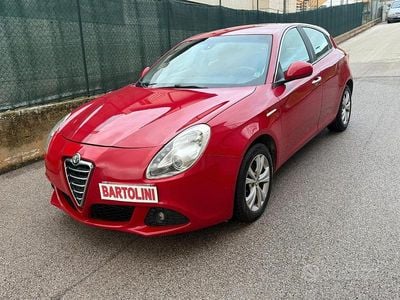 Usata Alfa Romeo Giulietta Distinctive 105 CV (77 kW) 2012 Rosso Berlina