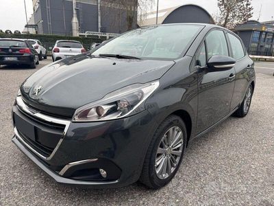 Grigio scuro Usata 2017 Peugeot 208 Allure Utilitaria | 7000 € (Buon prezzo)